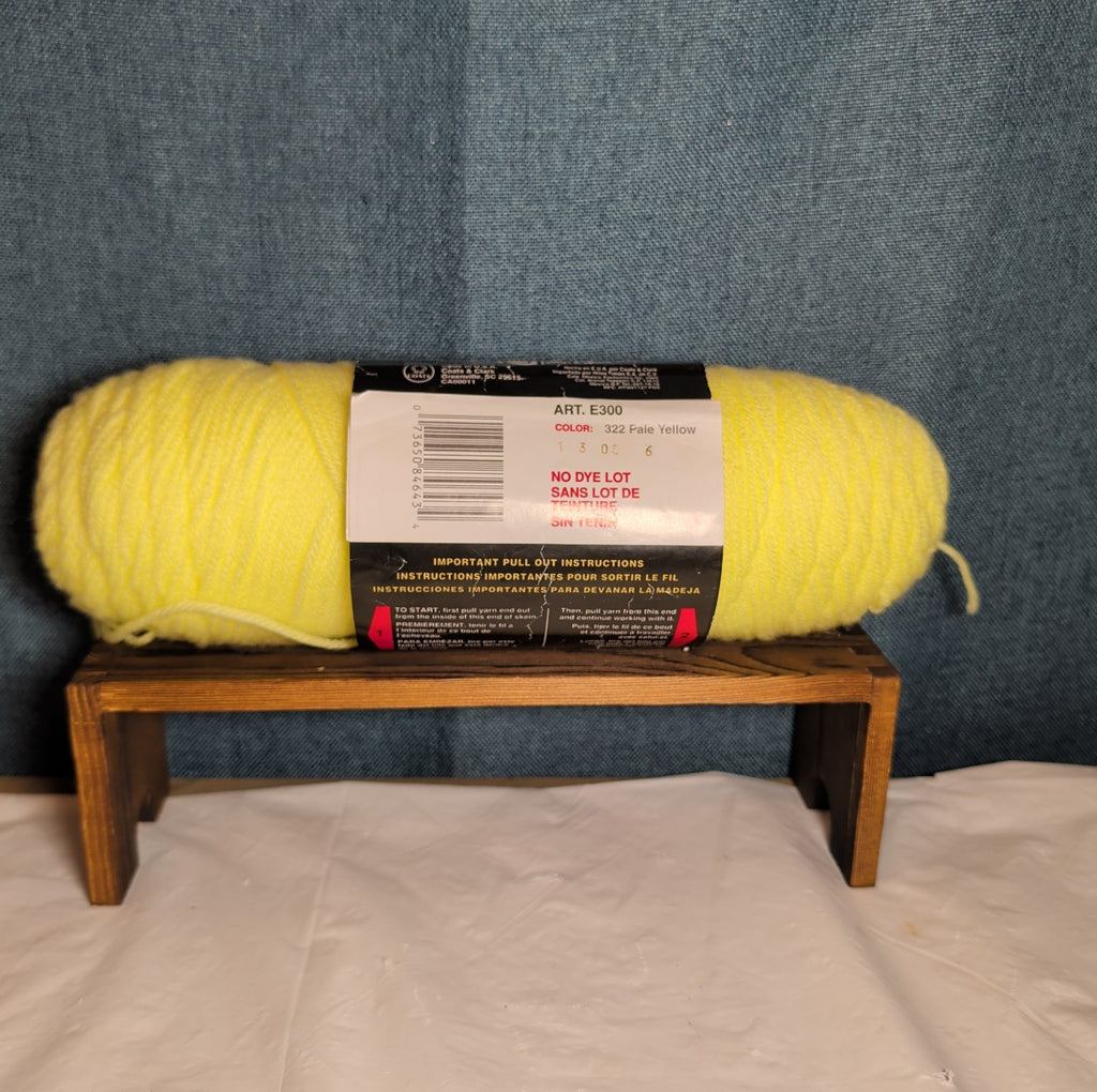 Red Heart Super Saver Pale Yellow 8oz Acrylic Yarn Worsted NWT E300