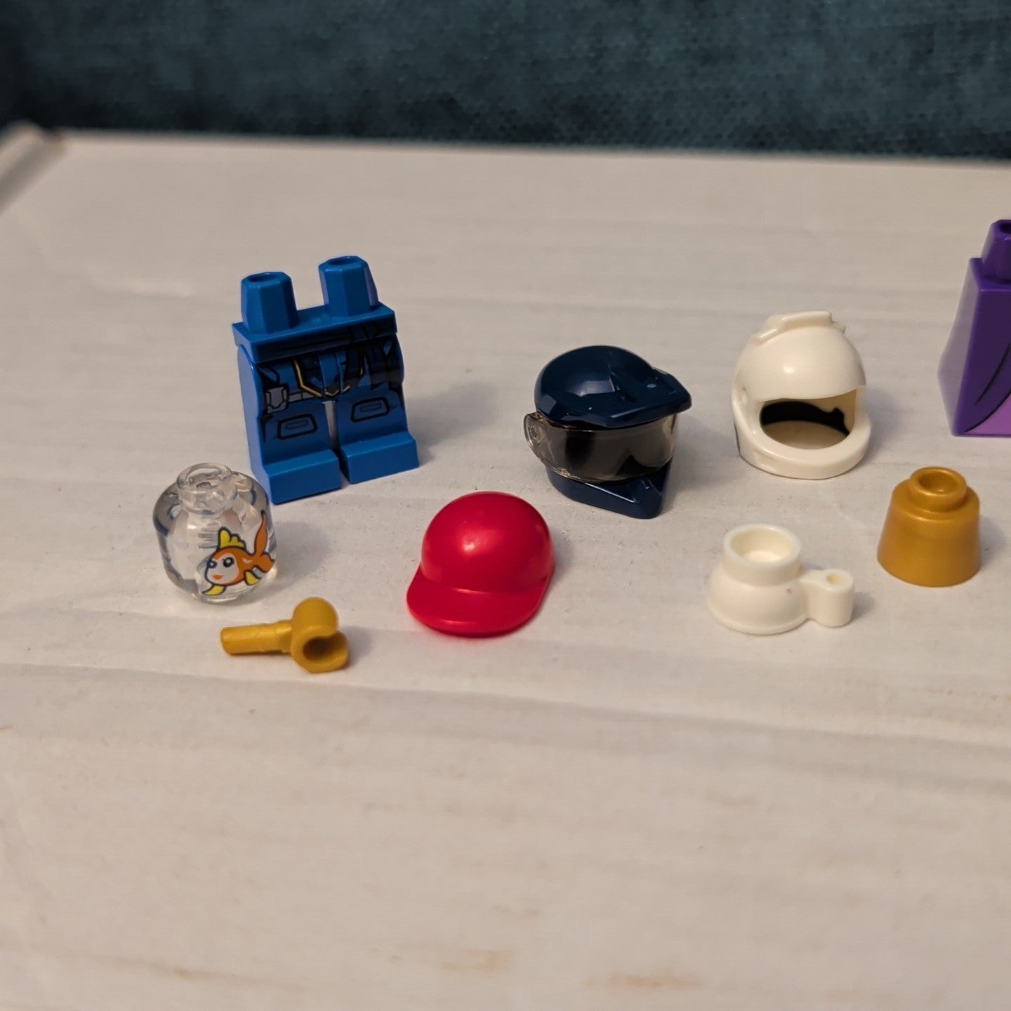 LEGO Minifigure Parts | Accessories GOLDFISH HEAD Hand Top Hat | Helmet Unique!