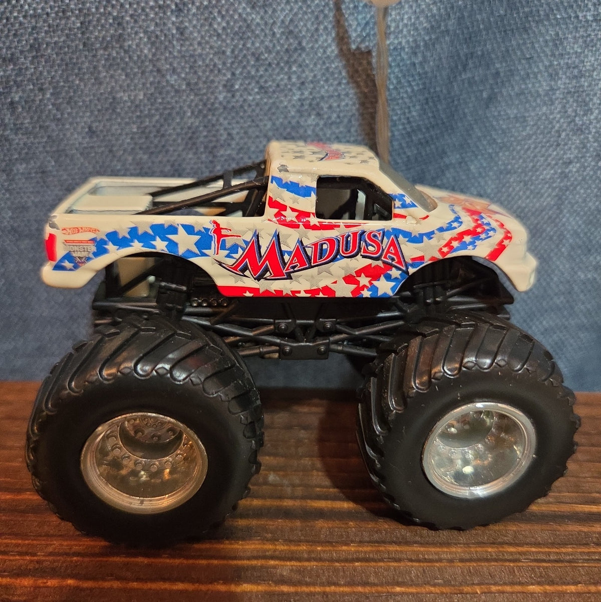 Hot Wheels Monster Jam Madusa Truck Diecast 2011