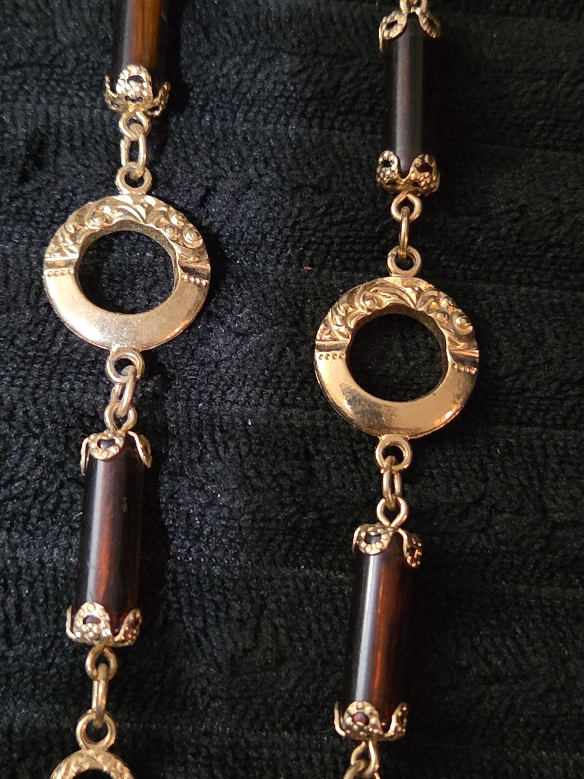 Sarah Coventry Emberwood Long Vintage Necklace 1975 Gold Tone Root Beer Amber