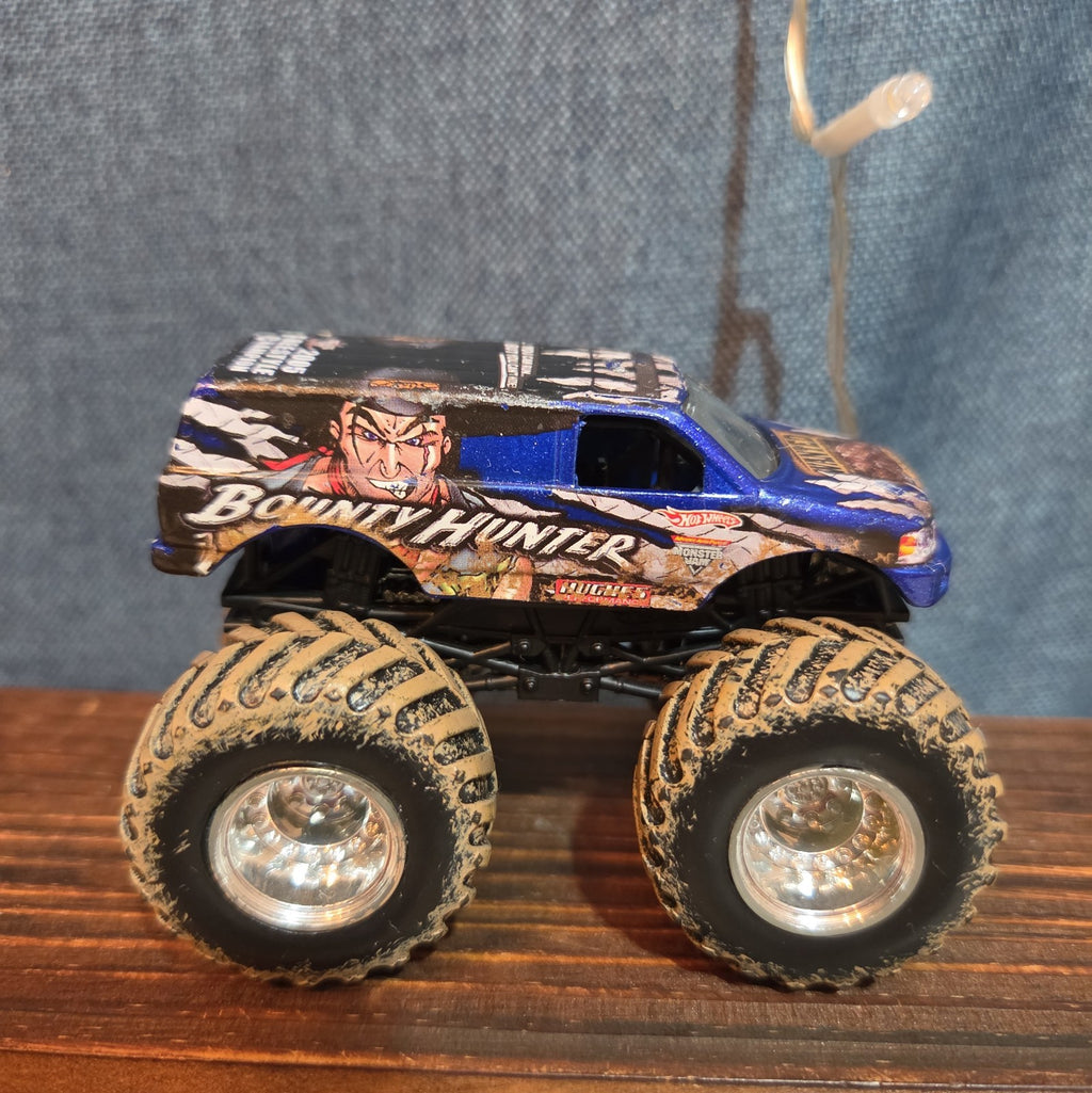Hot Wheels Monster Jam Bounty Hunter Mud Treads Diecast 2012