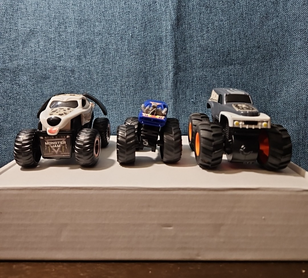 3-Piece Monster Truck Set | Hot Wheels Twin Mill & Howlin' Heat