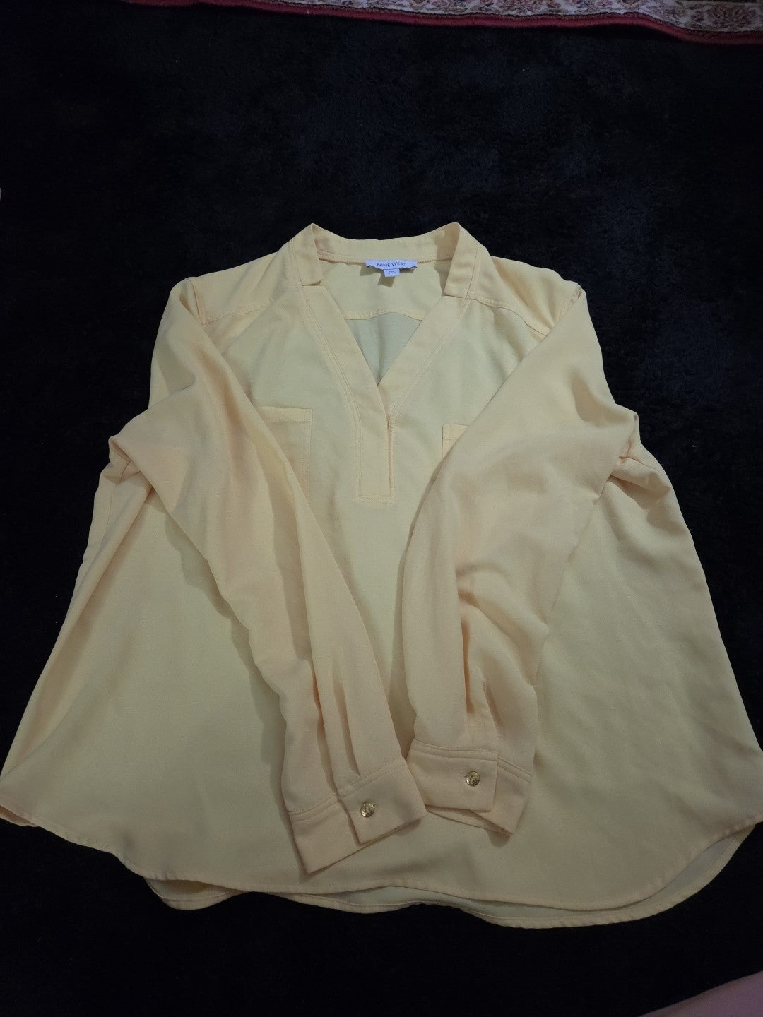 Nine West Petite XL PXL Yellow V-Neck Blouse Career Long Sleeve Pockets Popover
