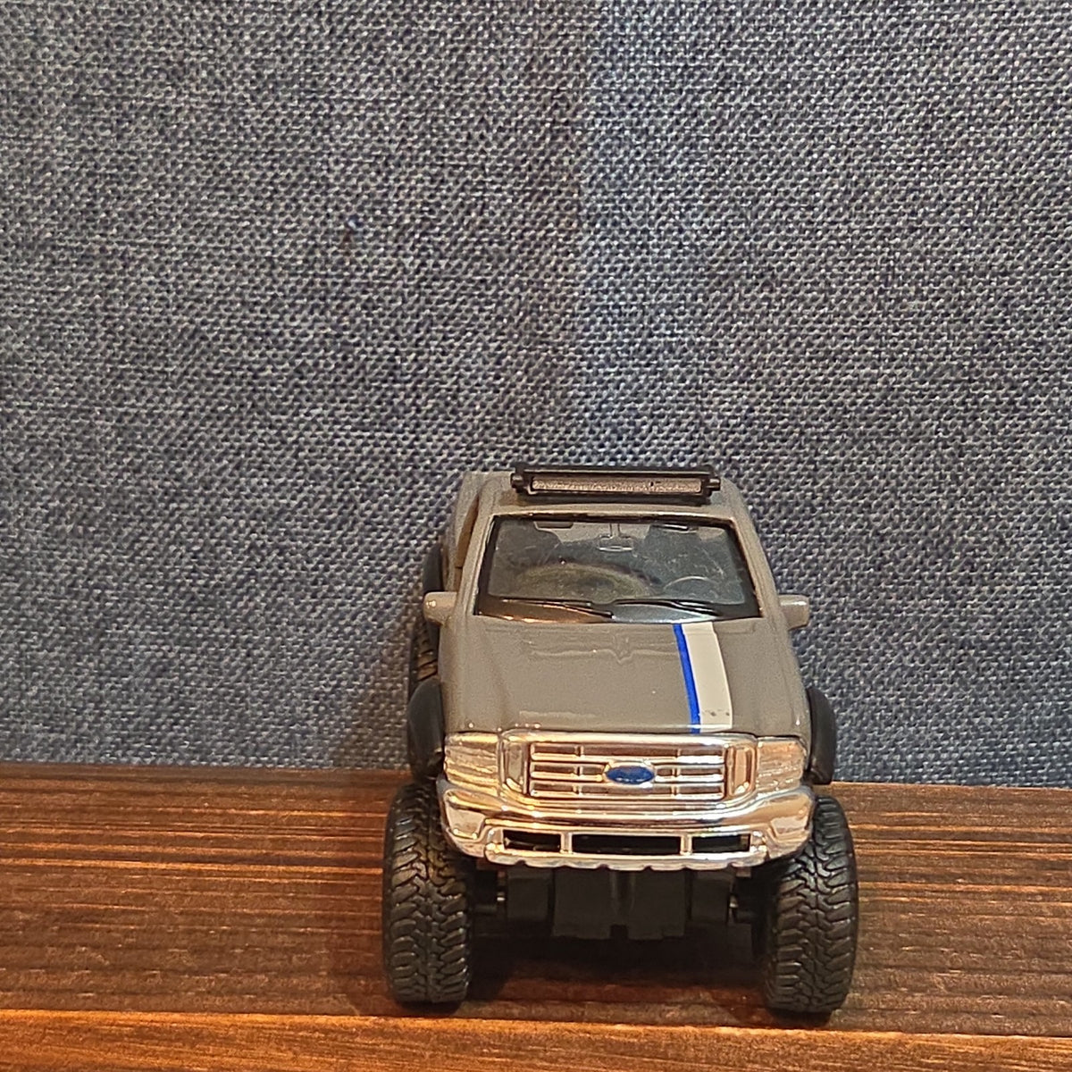 First Gear Custom Ford F-250 Lifted Peak Suspension Diecast Off-Road