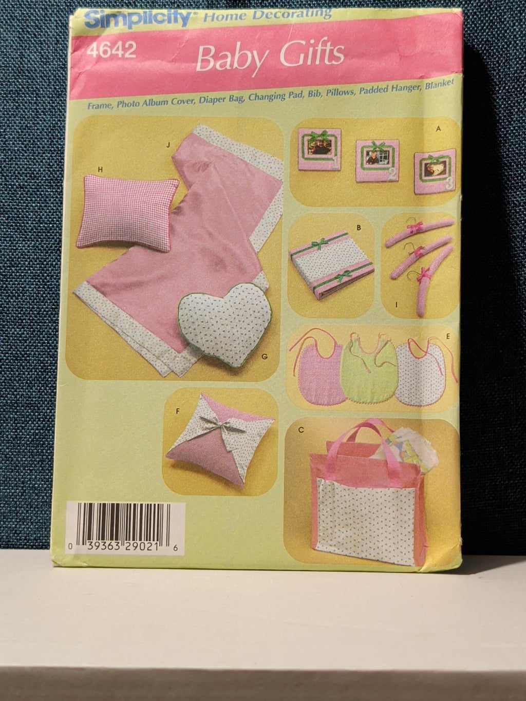Simplicity 4642 Baby Gift Pattern Diaper Bag Bib Blanket Photo Album | UNCUT