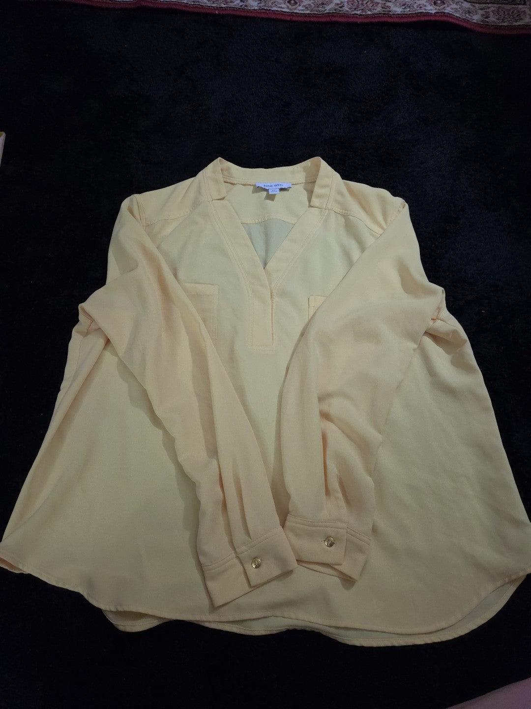 Nine West Petite XL PXL Yellow V-Neck Blouse Career Long Sleeve Pockets Popover