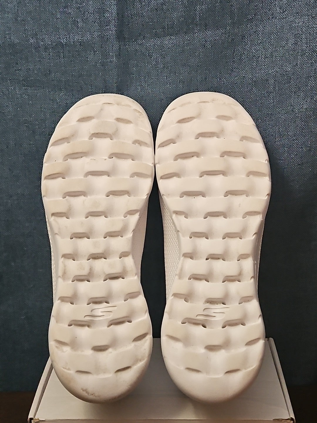 Skechers GO WALK Joy Women’s 11 White Mesh Slip On Air Cooled Goga Mat 124187