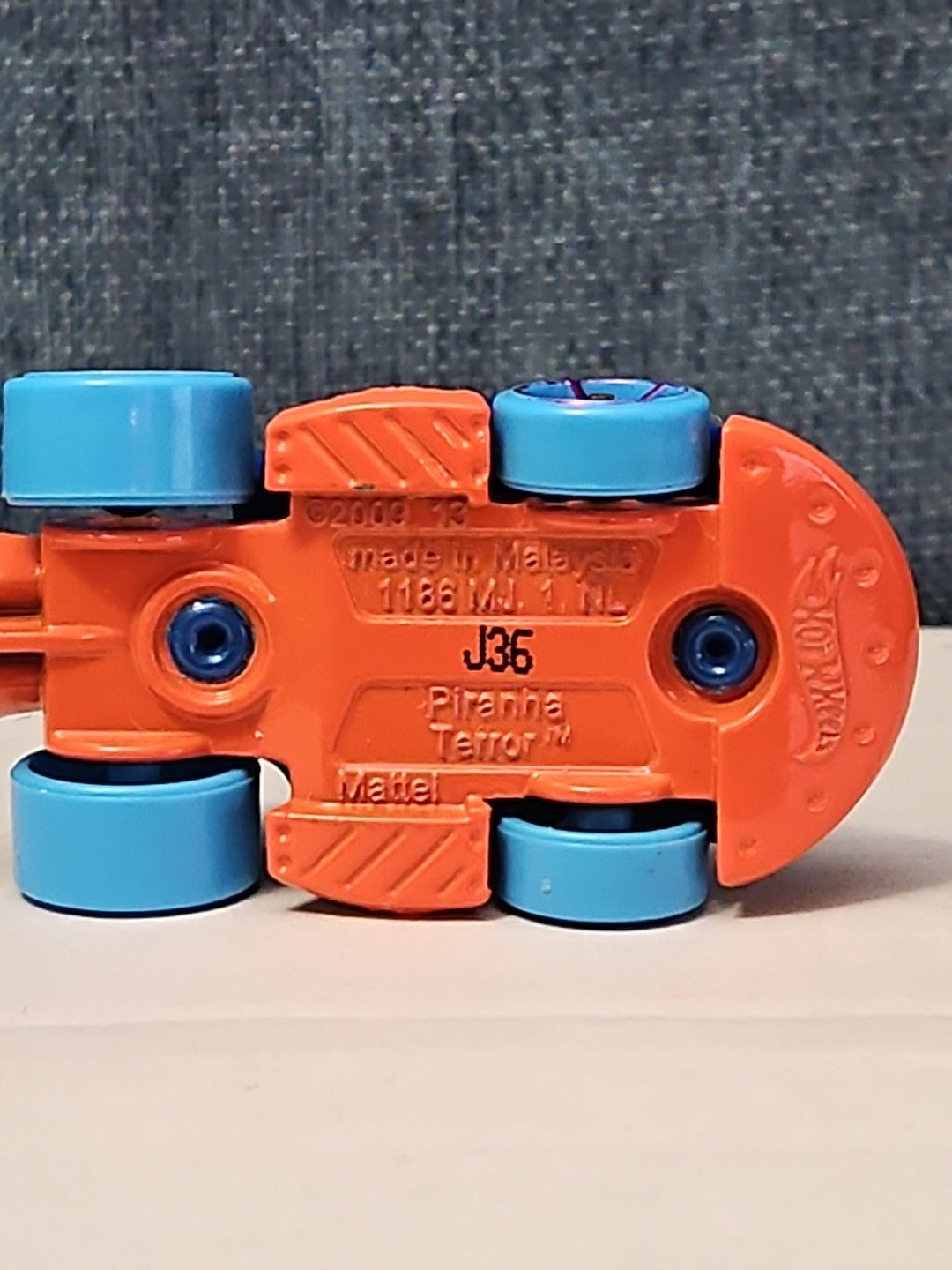 Hot Wheels Piranha Terror | 2013 First Edition | Blue & Orange Creature Car