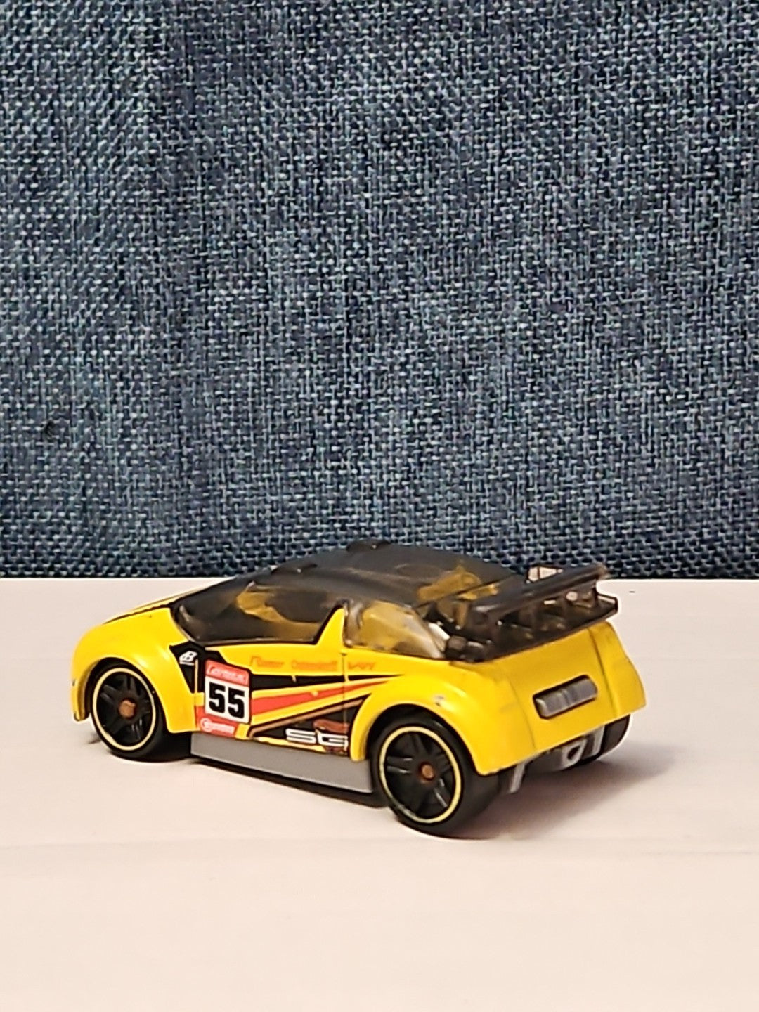 Hot Wheels Super Gnat | 2013 HW Stunt Track Aces | Yellow #55 Race Car