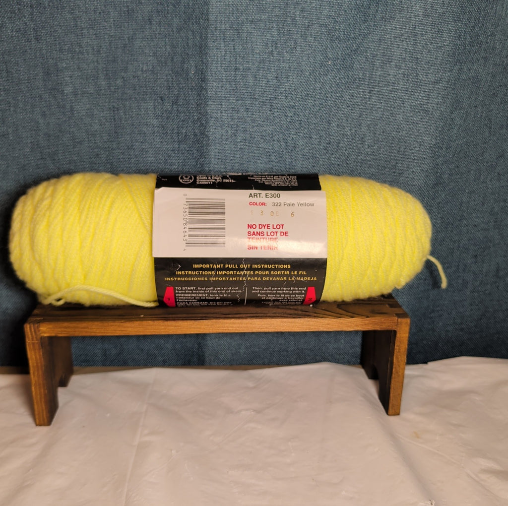 Red Heart Super Saver Pale Yellow 8oz Acrylic Yarn Worsted NWT E300