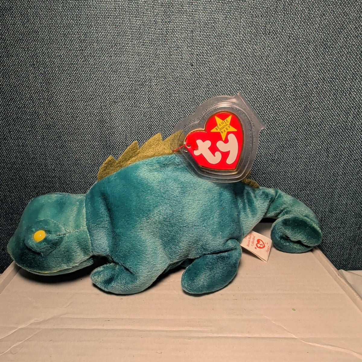 TY Beanie Baby - IGGY the Iguana (dark fabric w/ spikes) (9.5 inch) - MWMTs