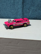 Hot Wheels Cruise Bruiser Pink | 2015 HW Wagons Demolition Derby | Loose Diecast