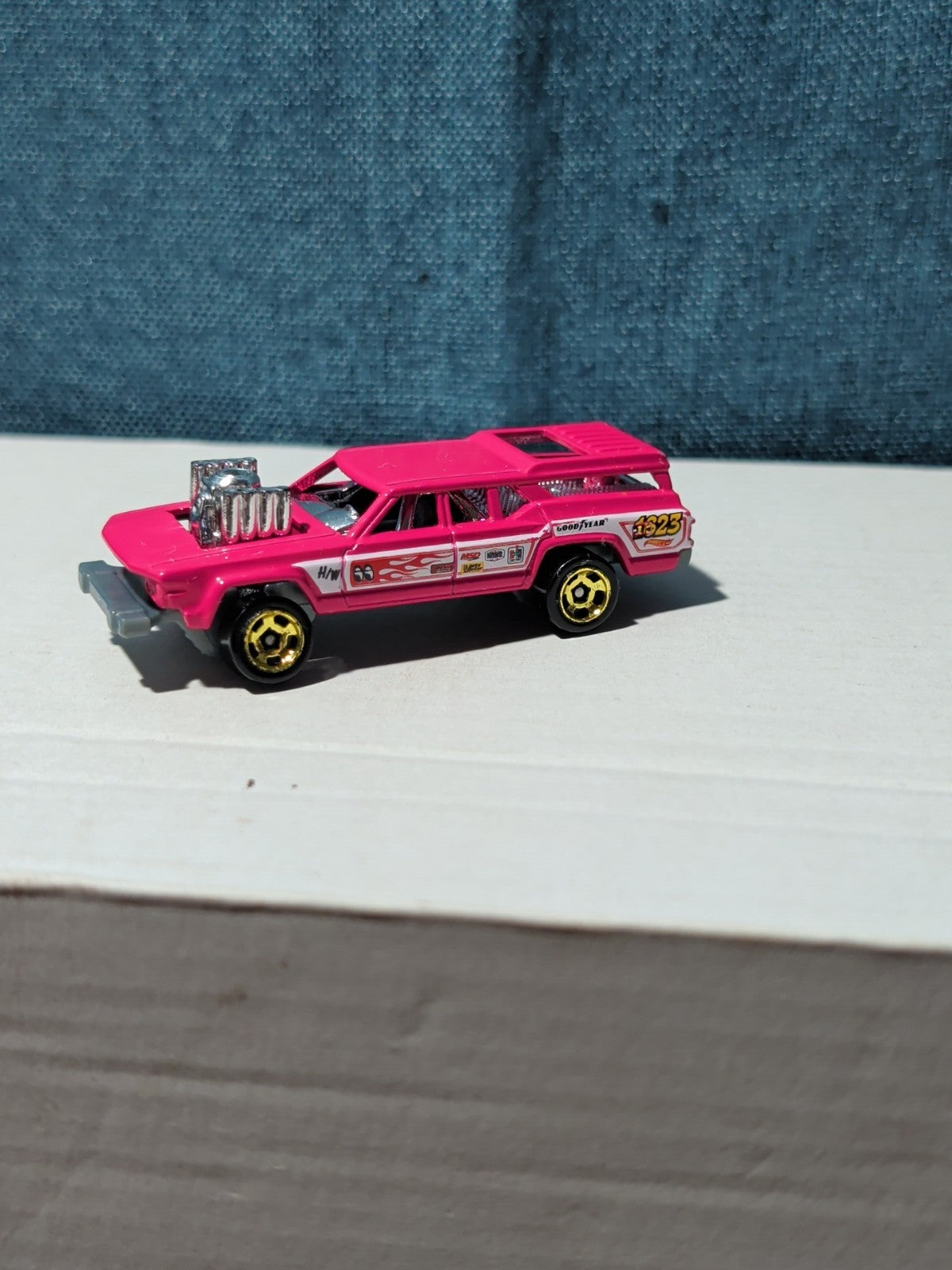 Hot Wheels Cruise Bruiser Pink | 2015 HW Wagons Demolition Derby | Loose Diecast