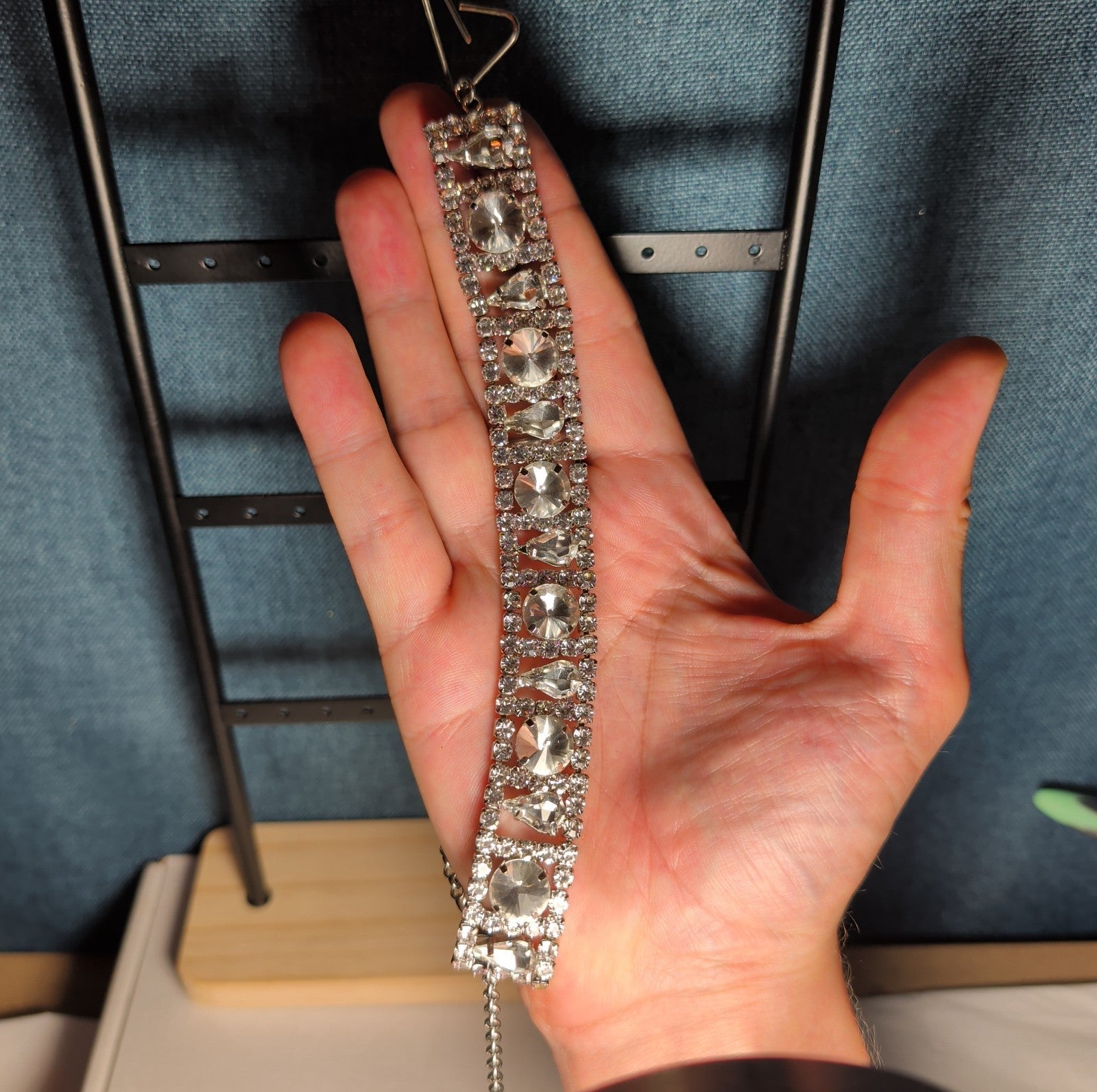 Beautiful Vintage Rhinestone Bracelet 7” w/Safety Chain   403J