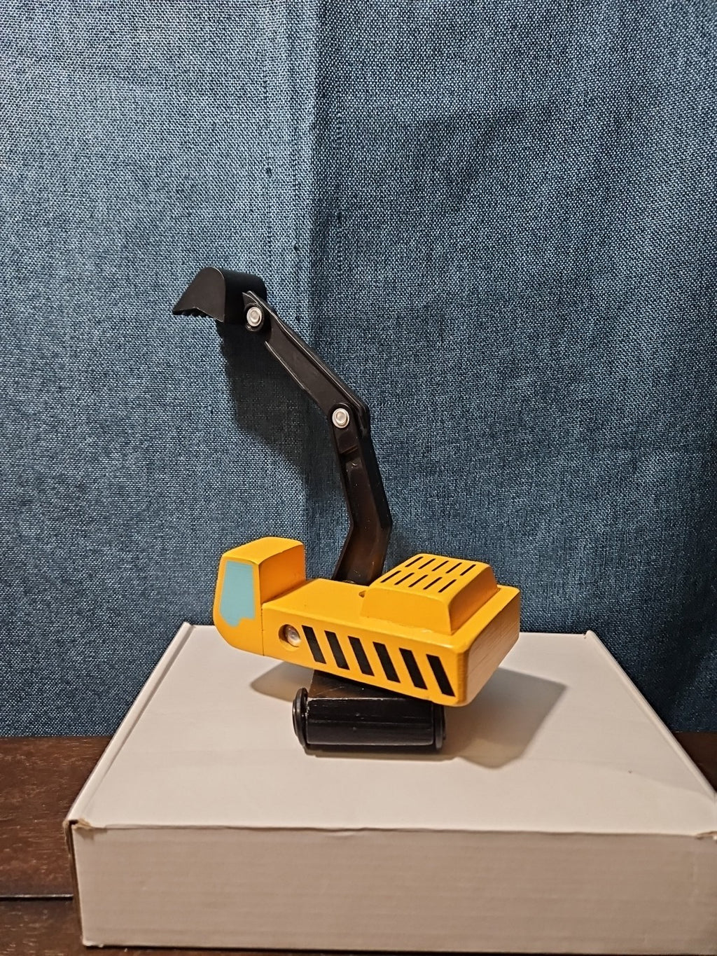 Wooden Railway Steam Shovel Excavator Construction Vehicle for Train Set