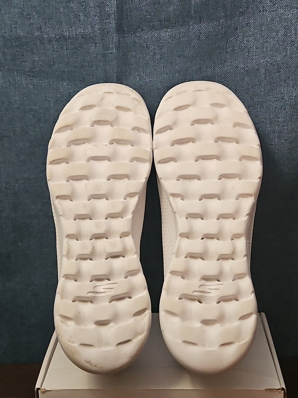 Skechers GO WALK Joy Women’s 11 White Mesh Slip On Air Cooled Goga Mat 124187