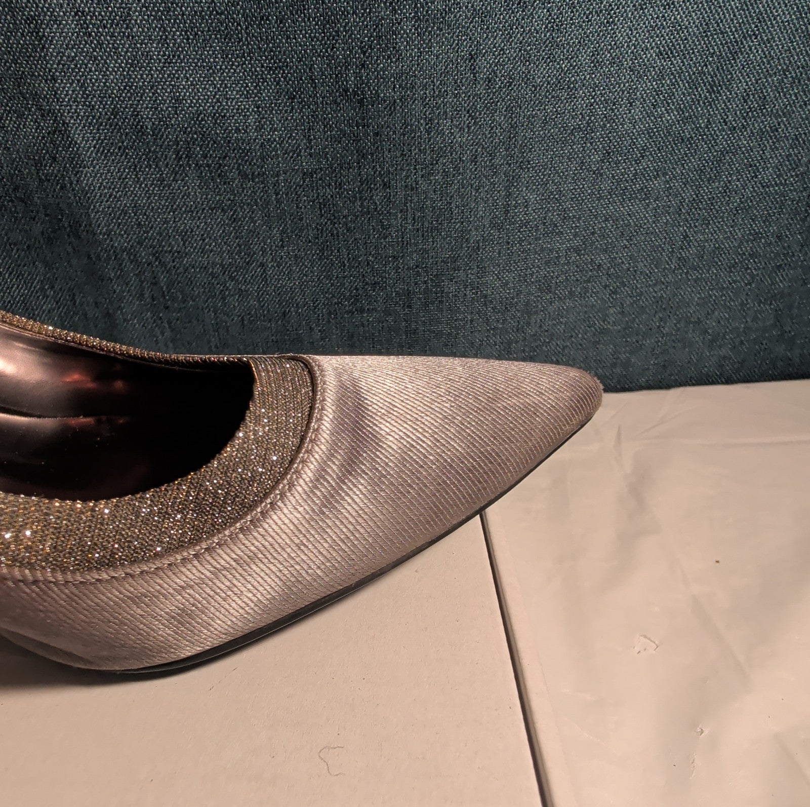 J Renee Silver Sparkly Bow Pumps 8.5 M Pointed Toe Metallic Satin