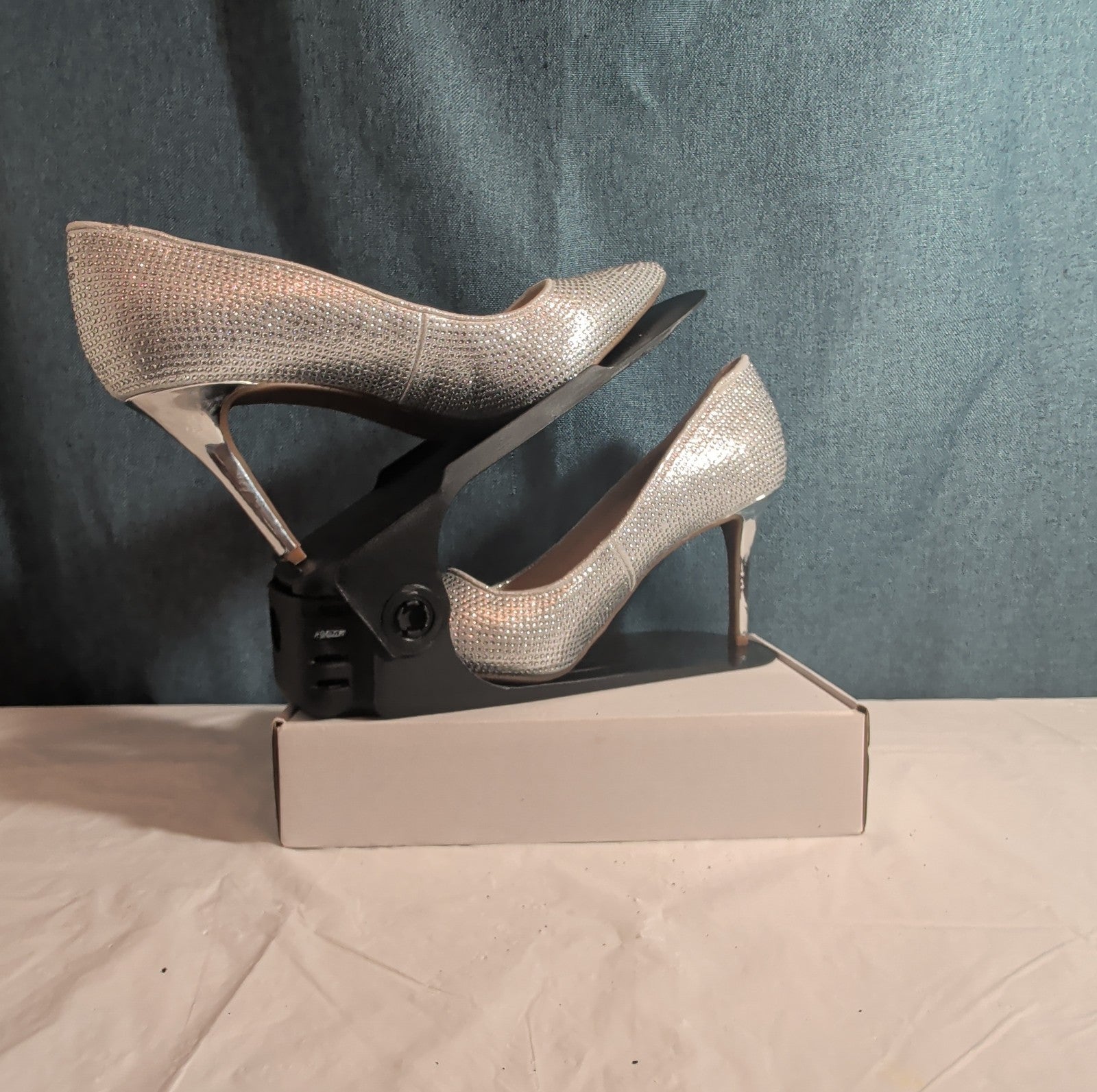 Jessica Simpson Lindiza Rhinestone Pumps 8M Silver Sparkly Stiletto Heels 39