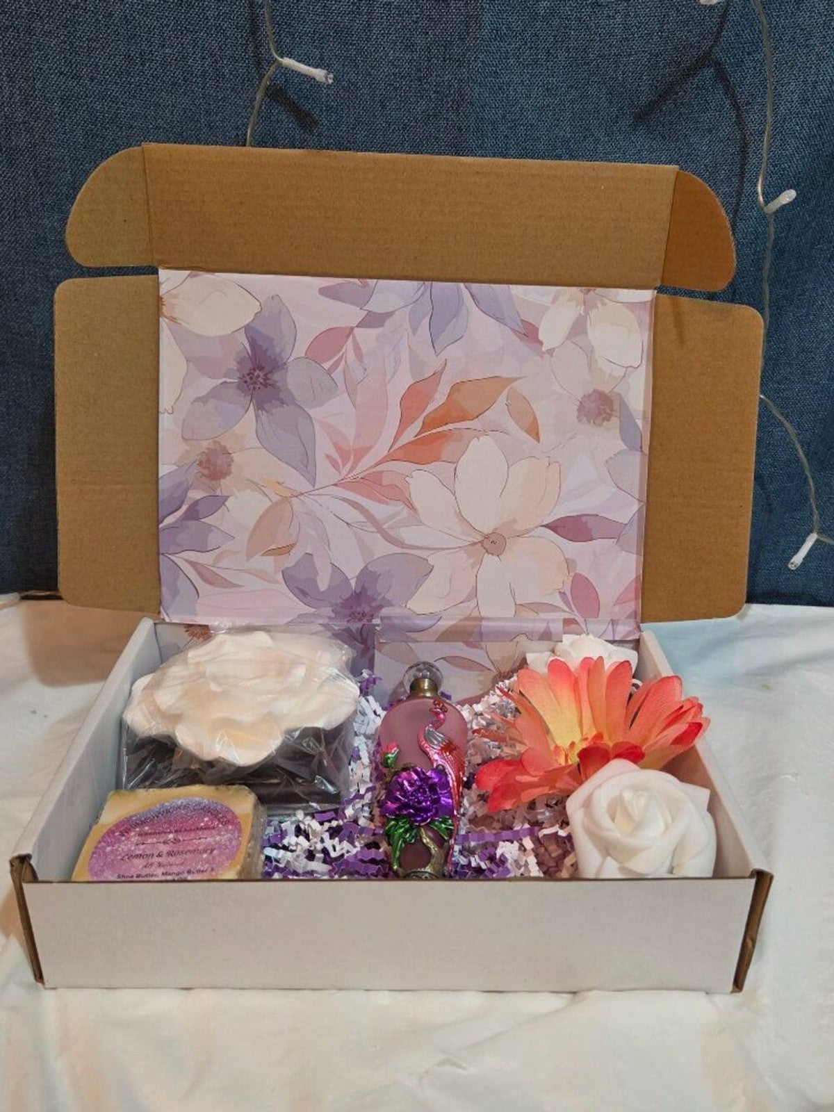 Luxe Fragrance Oil Spa Bundle 30ml Vintage Glass Bottle, Flower Diffuser & Soap
