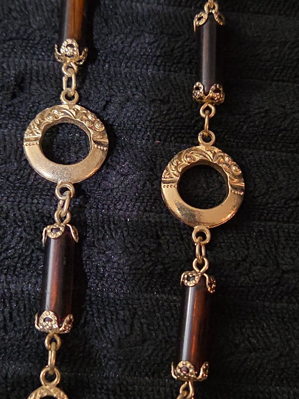 Sarah Coventry Emberwood Long Vintage Necklace 1975 Gold Tone Root Beer Amber