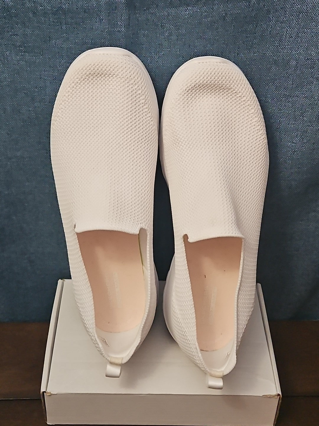Skechers GO WALK Joy Women’s 11 White Mesh Slip On Air Cooled Goga Mat 124187