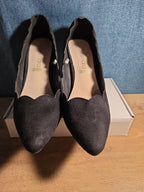 Esmara Black Suede Scalloped Heels Pumps Pointed Toe Size 8