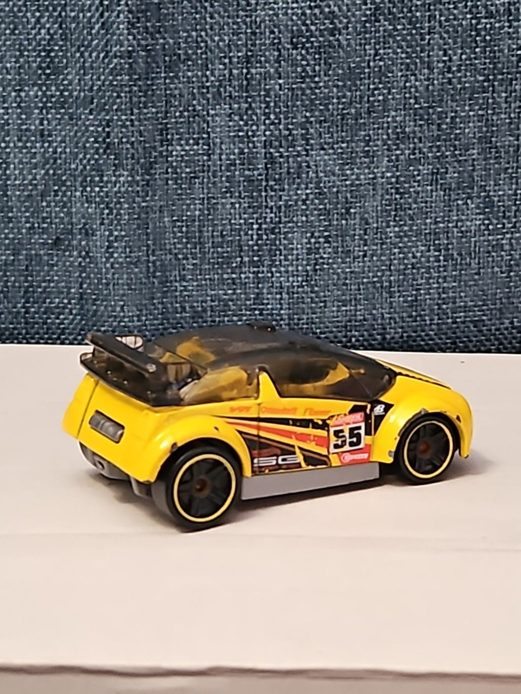 Hot Wheels Super Gnat | 2013 HW Stunt Track Aces | Yellow #55 Race Car