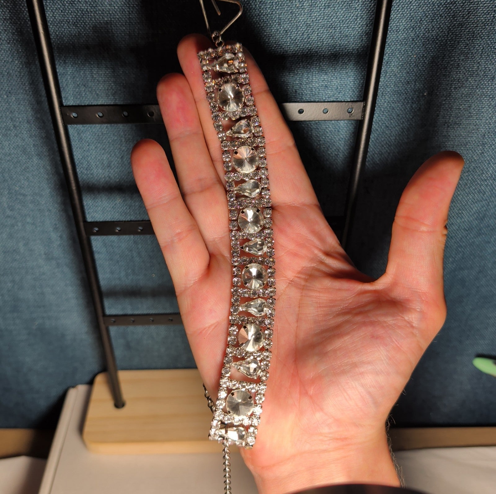 Beautiful Vintage Rhinestone Bracelet 7” w/Safety Chain   403J