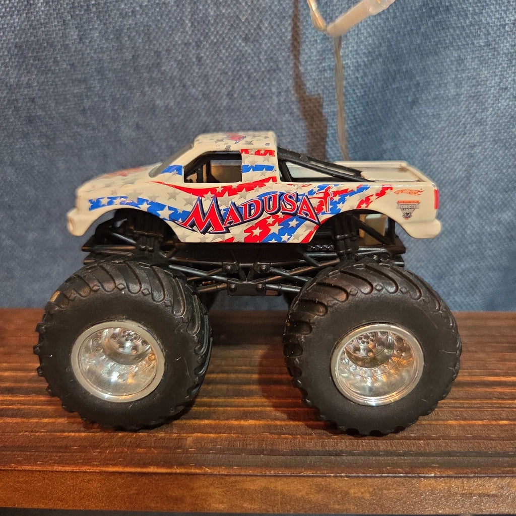 Hot Wheels Monster Jam Madusa Truck Diecast 2011
