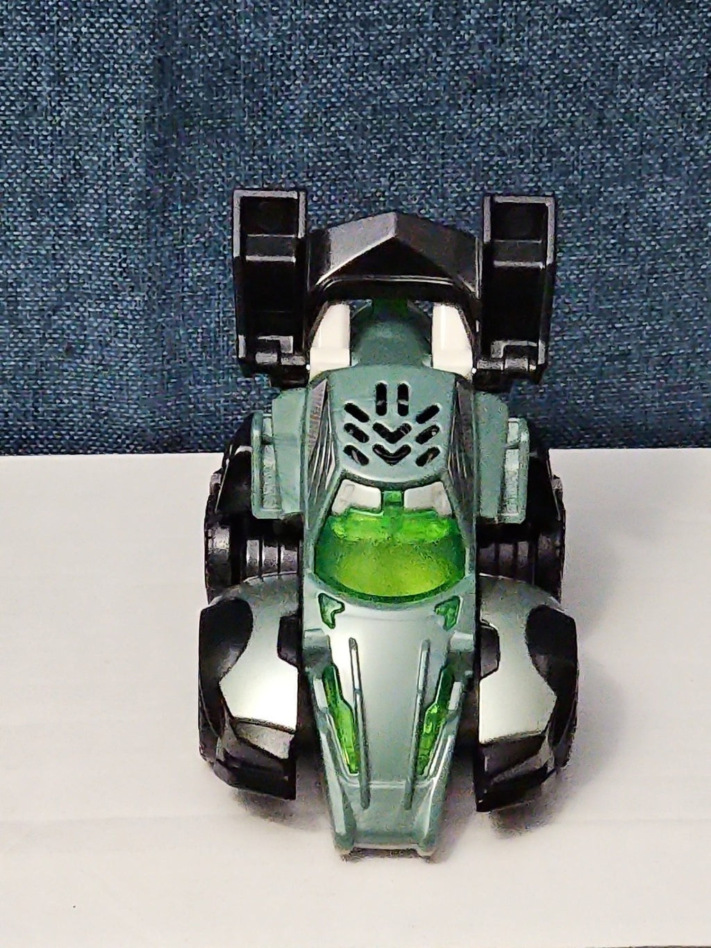 VTech Switch & Go Dinos Turbo Triceratops Transforming Race Car | Friction Motor
