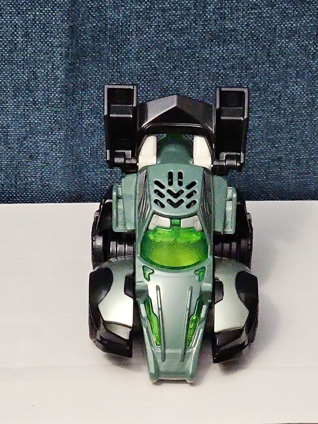 VTech Switch & Go Dinos Turbo Triceratops Transforming Race Car | Friction Motor