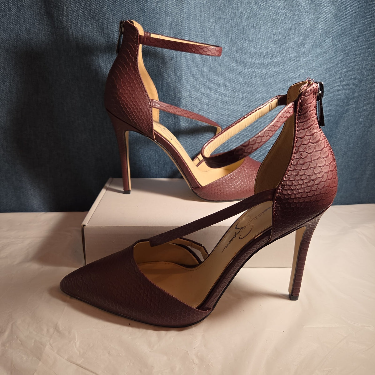 Jessica Simpson Wine Snakeskin Pumps 9M Ankle Strap Pointed Toe Zipper Heels 40