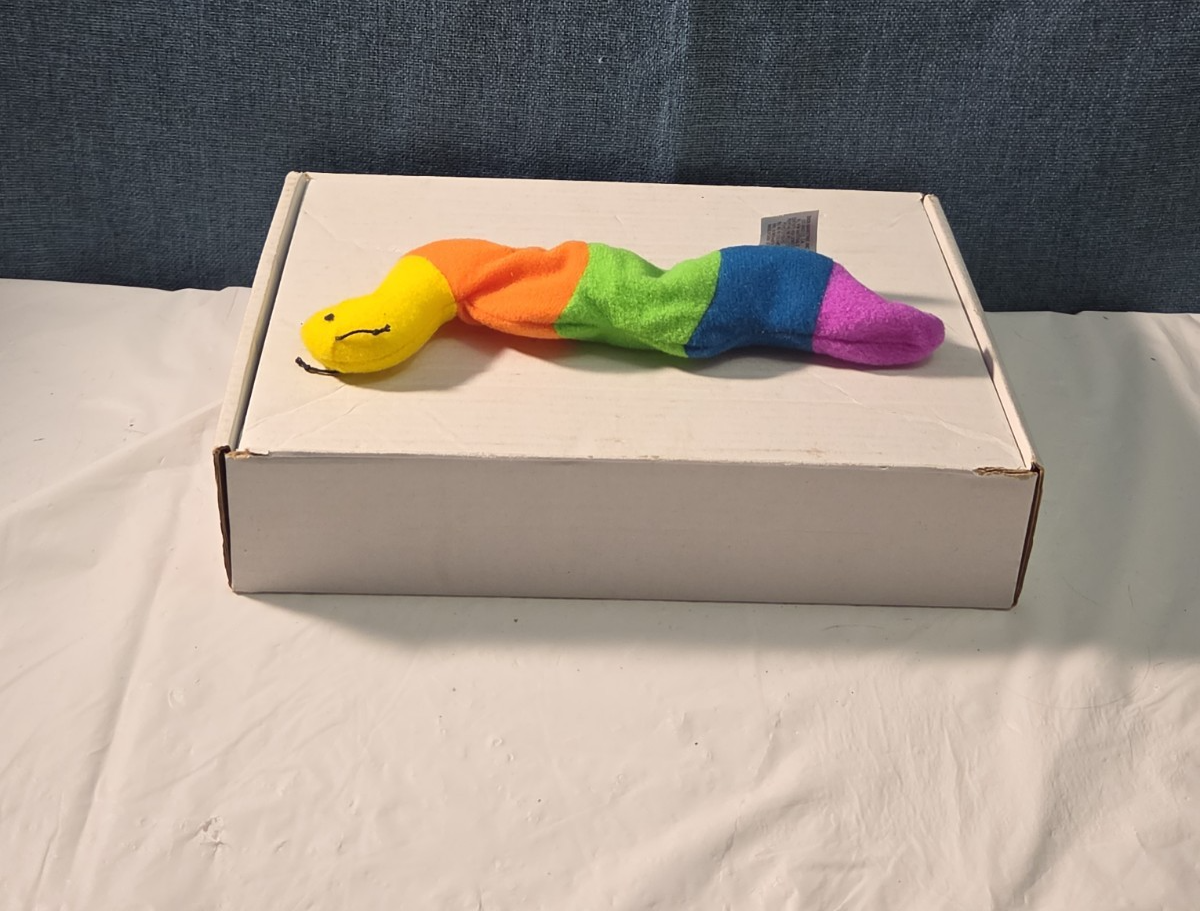 Ty Beanie Baby Inch the Inchworm 1995 Rainbow Plush Yarn Antennae Clean NO TAG
