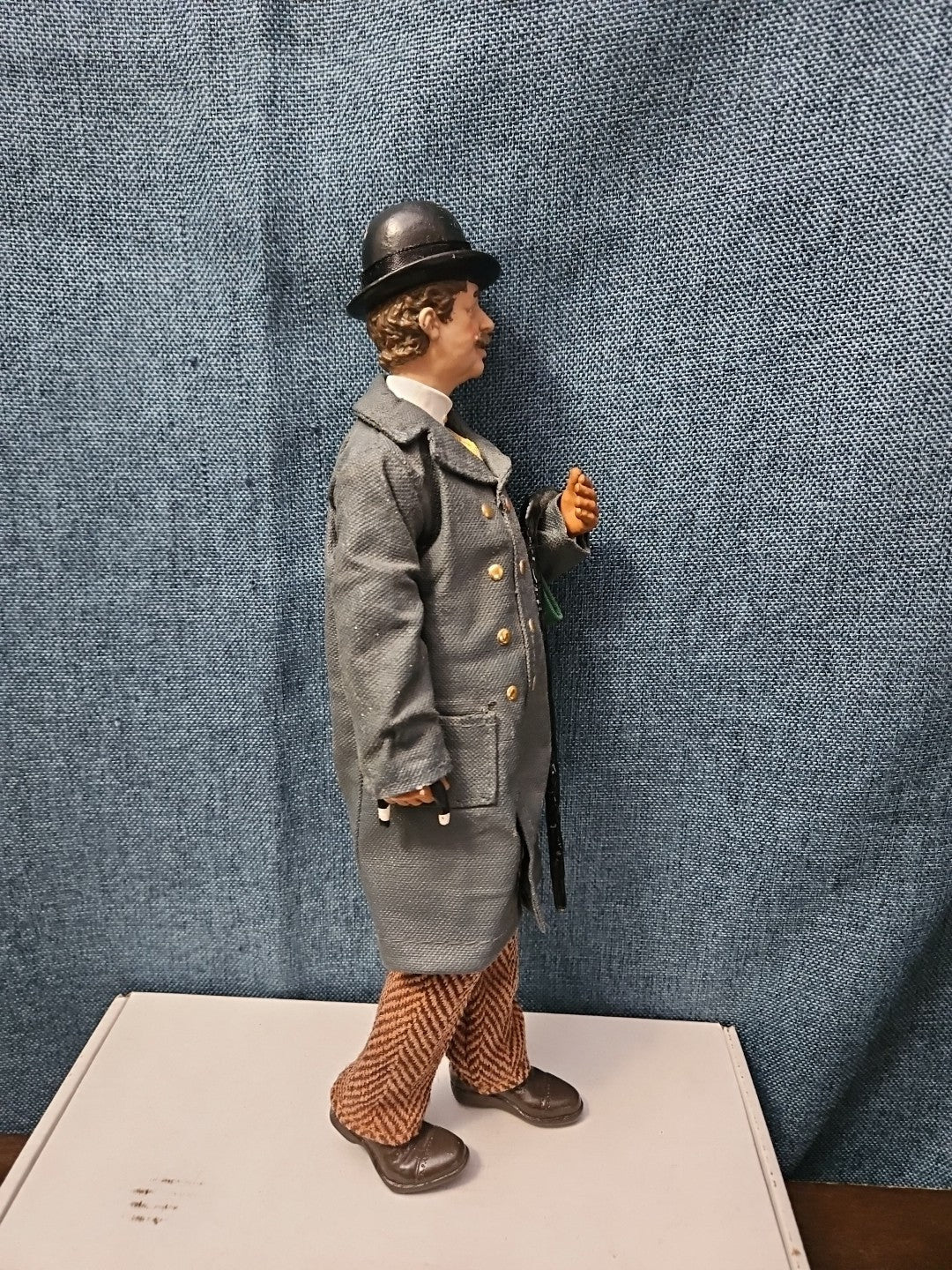 Possible Dreams Clothtique "Victorian Gentleman Caroler" (2003)