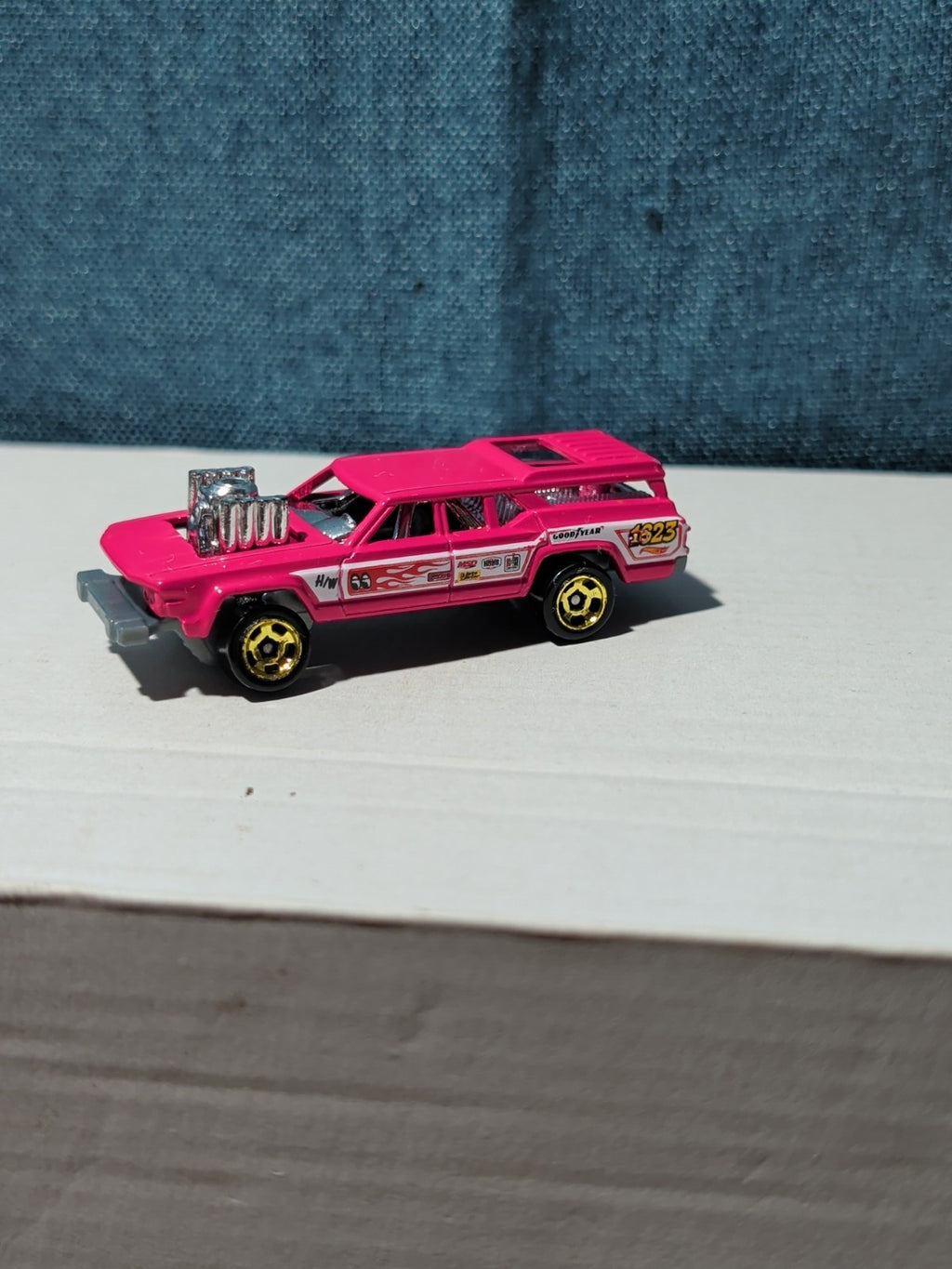Hot Wheels Cruise Bruiser Pink | 2015 HW Wagons Demolition Derby | Loose Diecast