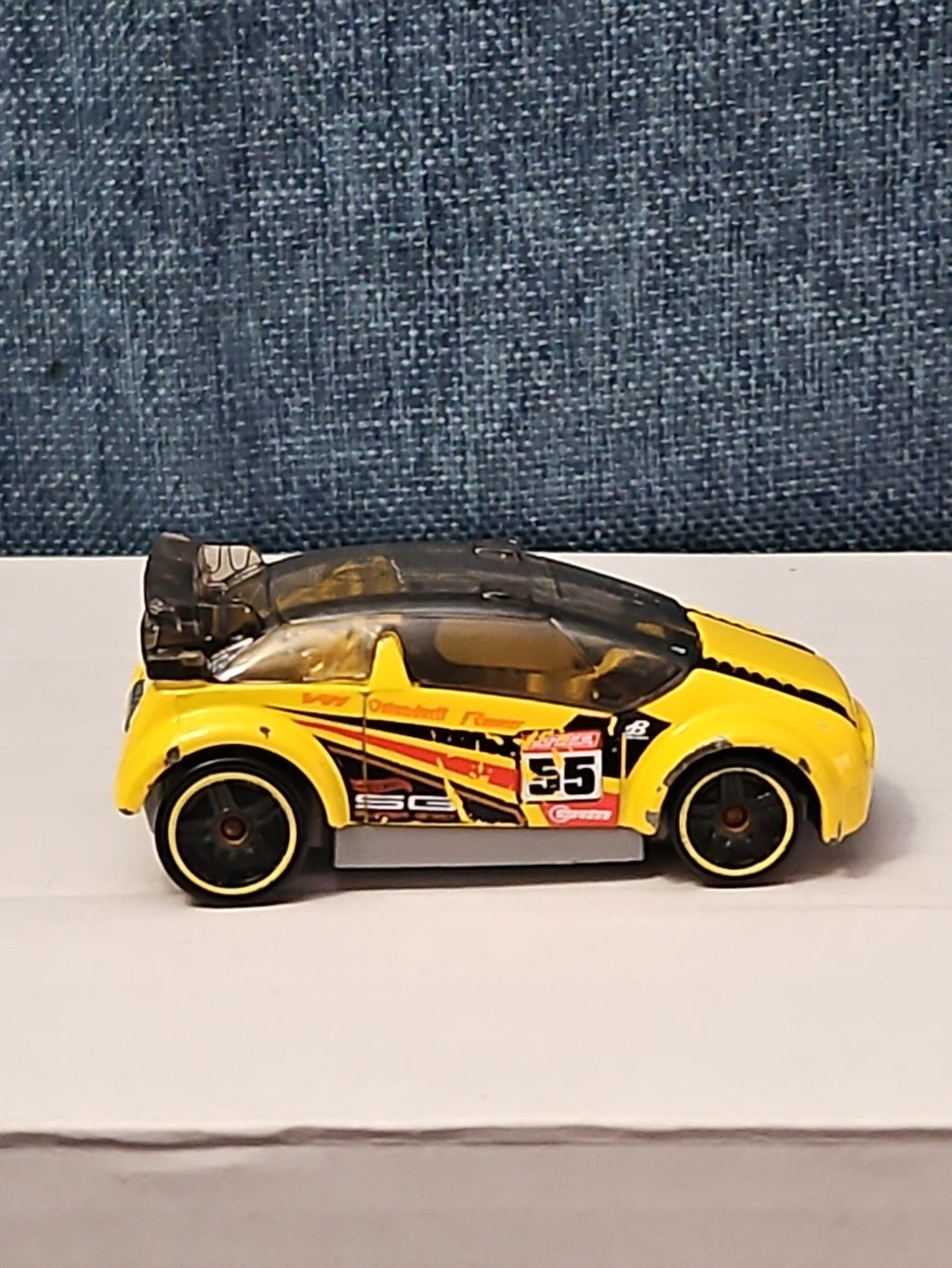 Hot Wheels Super Gnat | 2013 HW Stunt Track Aces | Yellow #55 Race Car