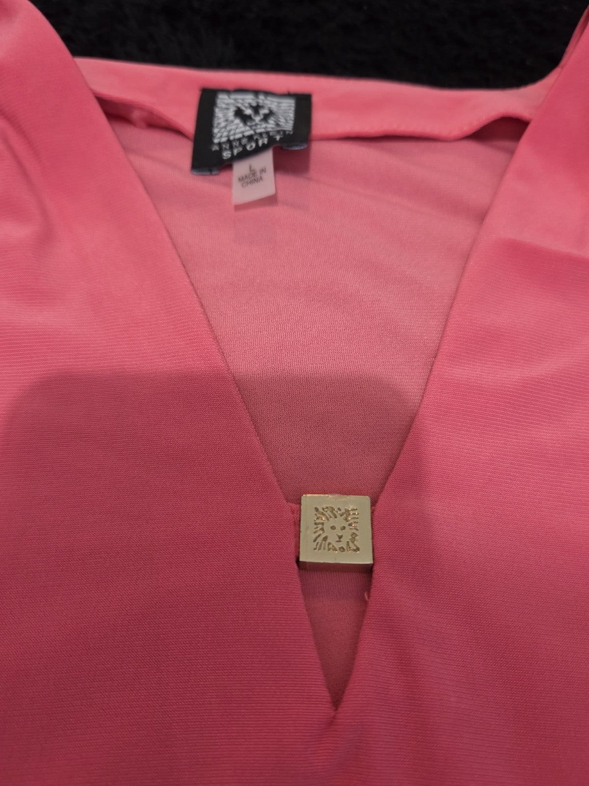 Anne Klein Sport Blouse Coral Lion Logo V-Neck Jersey Career Top Gently Used L