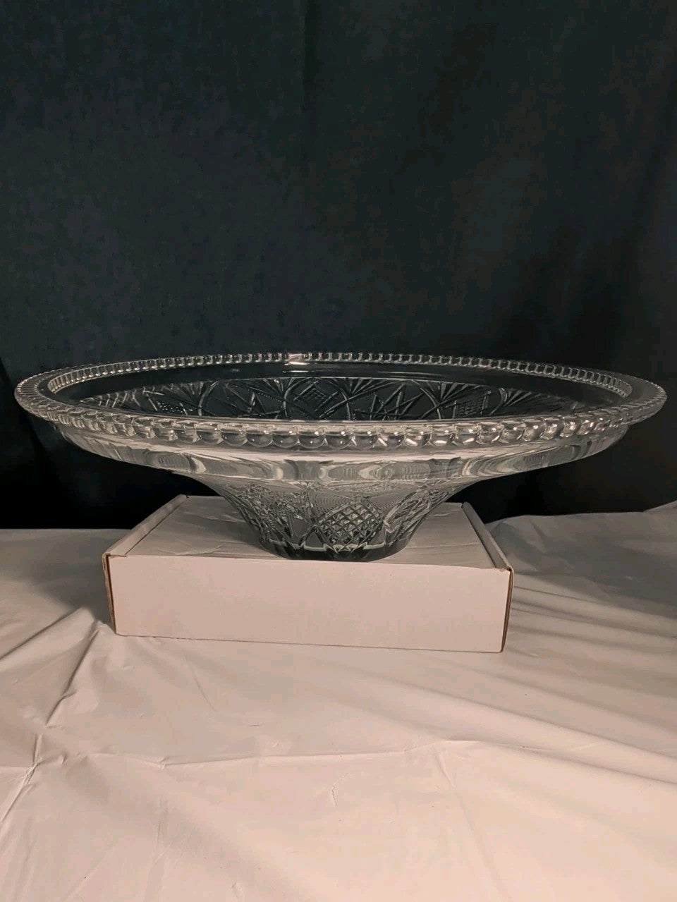 KIG Indonesia 10" Pressed Glass Bowl Starburst Floral MCM Centerpiece Serving