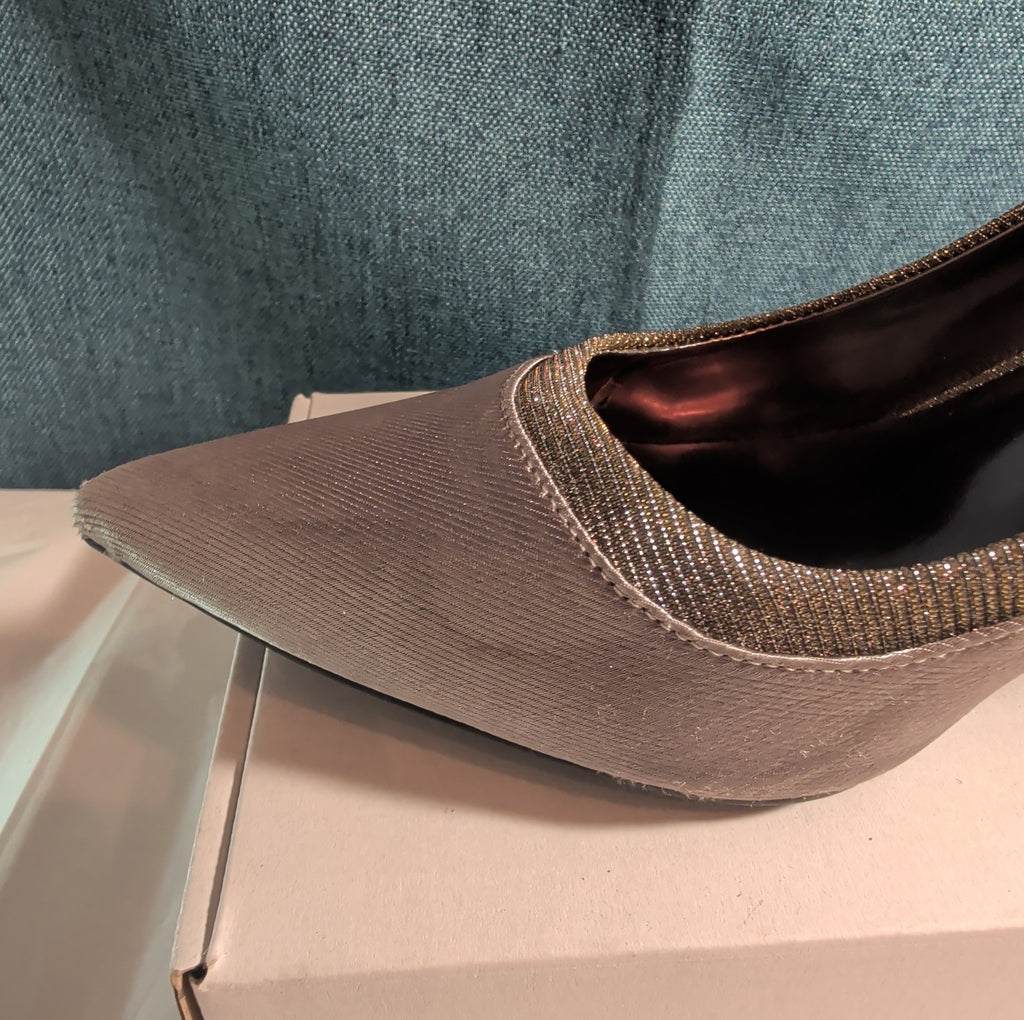 J Renee Silver Sparkly Bow Pumps 8.5 M Pointed Toe Metallic Satin