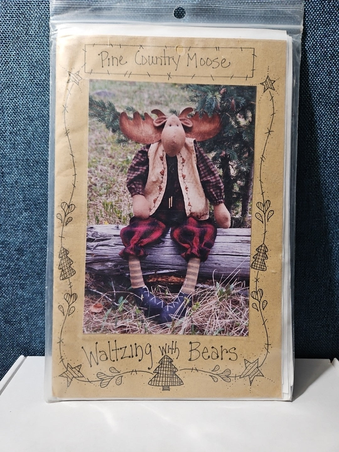 UNCUT 1997 Waltzing With Bears Pattern 108 | Pine Country Moose 31"