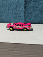 Hot Wheels Cruise Bruiser Pink | 2015 HW Wagons Demolition Derby | Loose Diecast