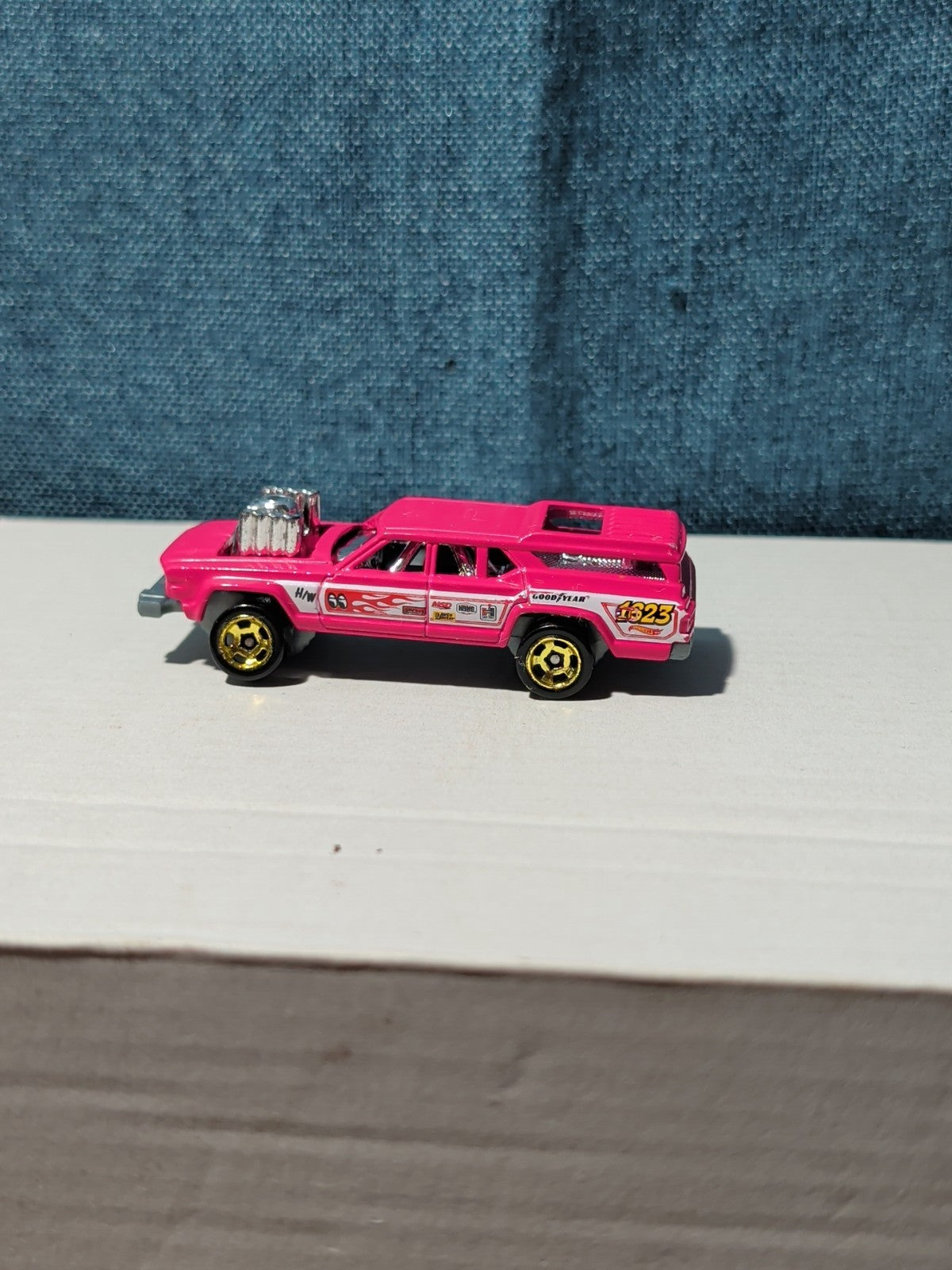 Hot Wheels Cruise Bruiser Pink | 2015 HW Wagons Demolition Derby | Loose Diecast