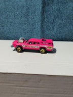 Hot Wheels Cruise Bruiser Pink | 2015 HW Wagons Demolition Derby | Loose Diecast