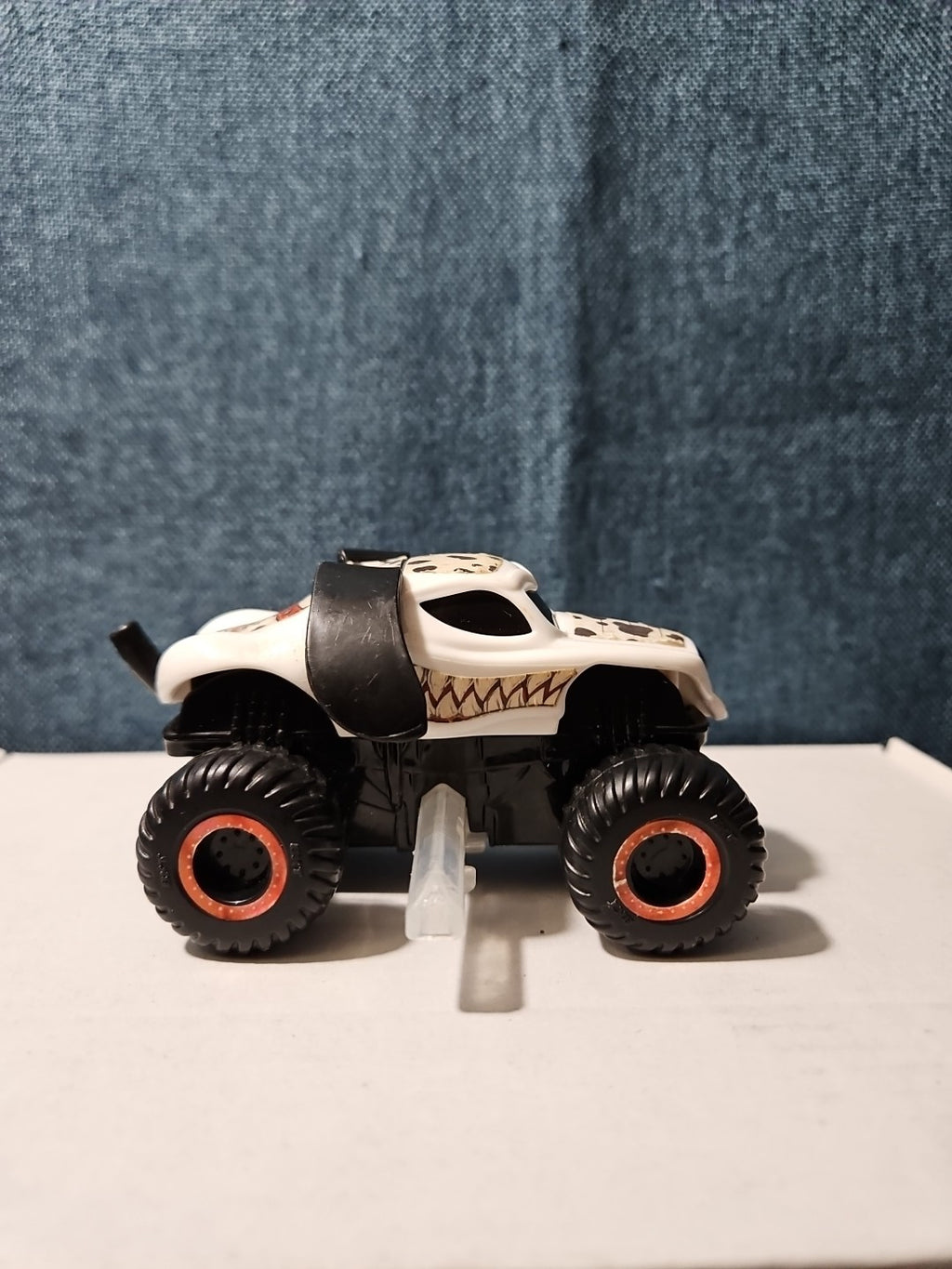 3-Piece Monster Truck Set | Hot Wheels Twin Mill & Howlin' Heat