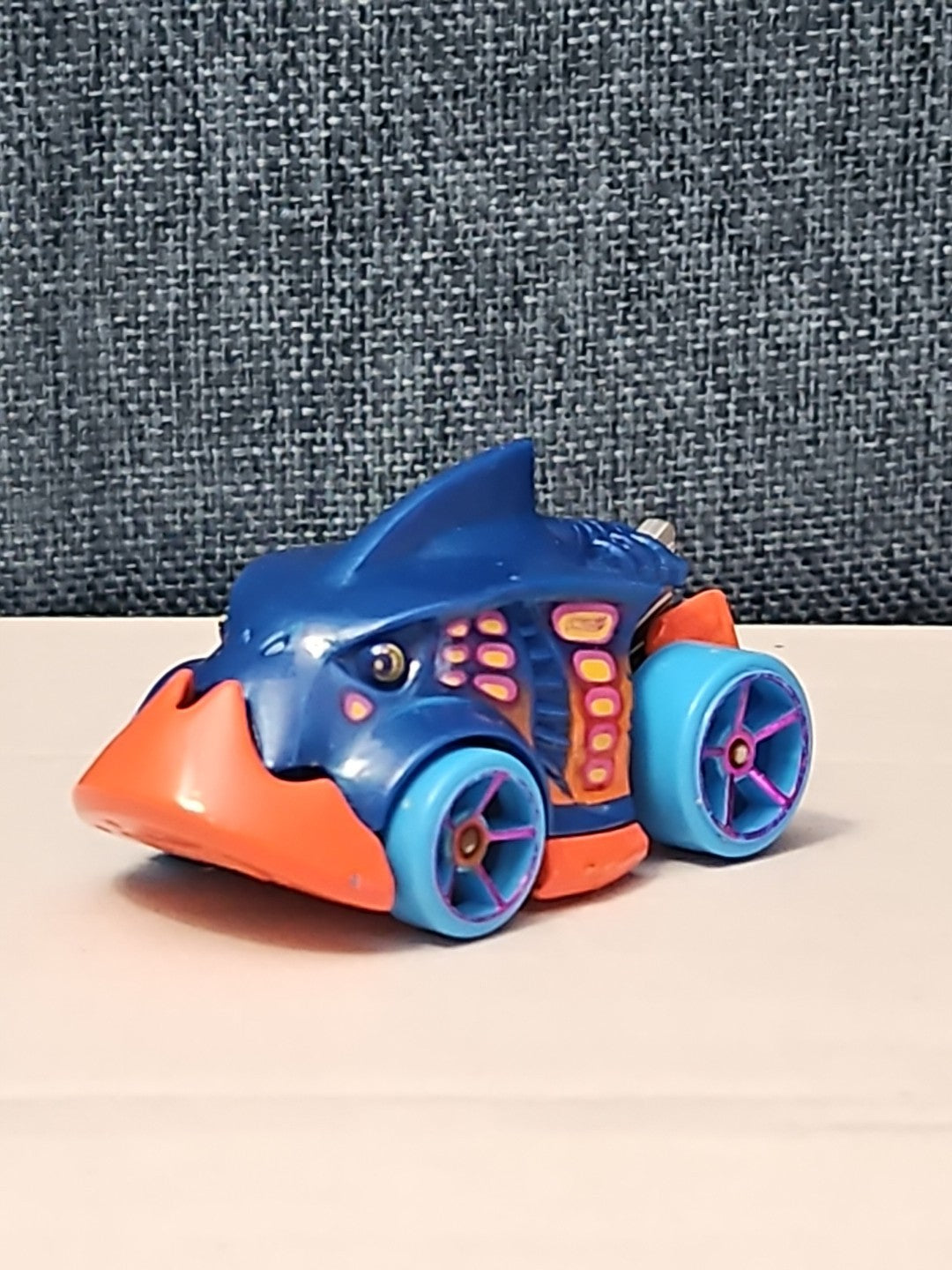 Hot Wheels Piranha Terror | 2013 First Edition | Blue & Orange Creature Car