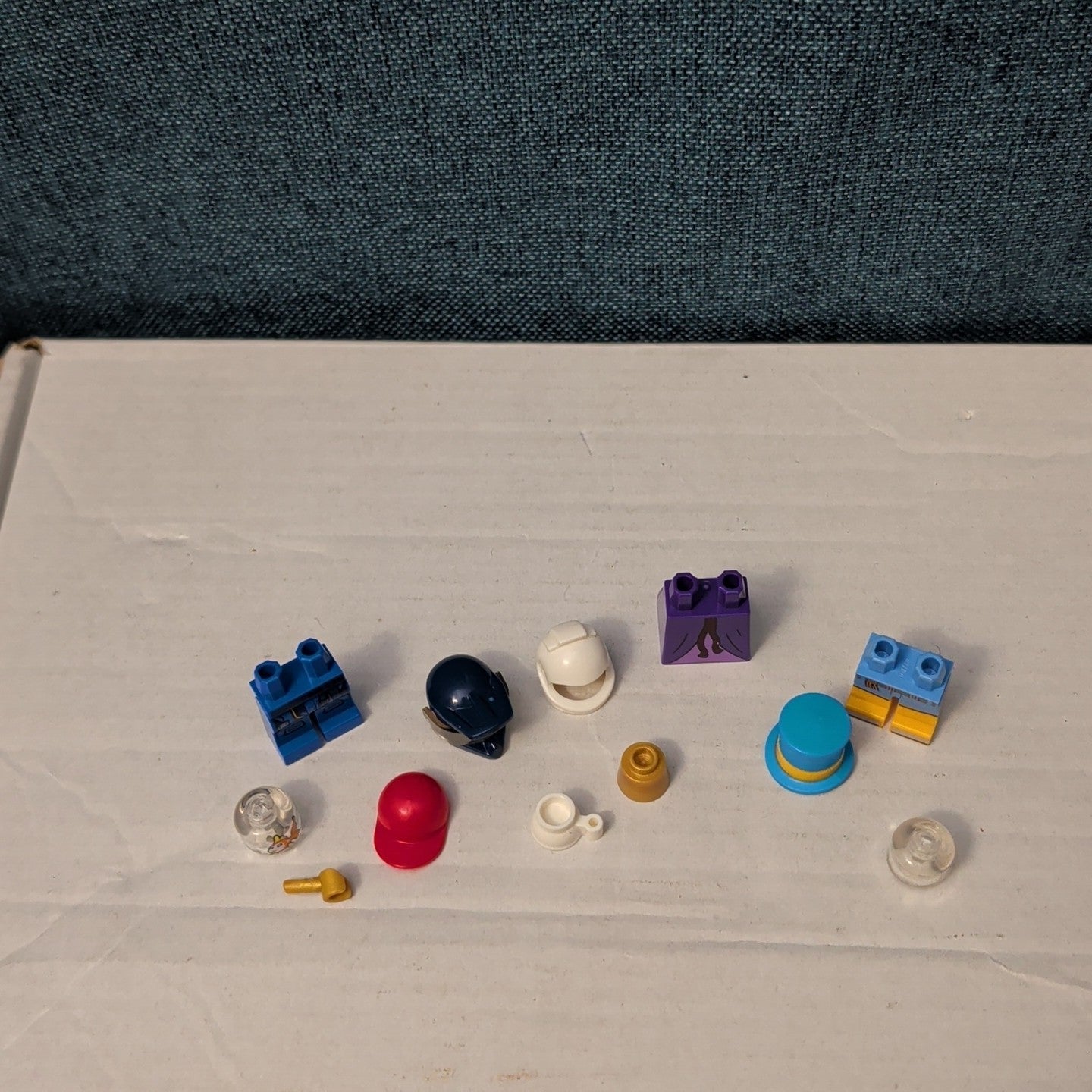 LEGO Minifigure Parts | Accessories GOLDFISH HEAD Hand Top Hat | Helmet Unique!