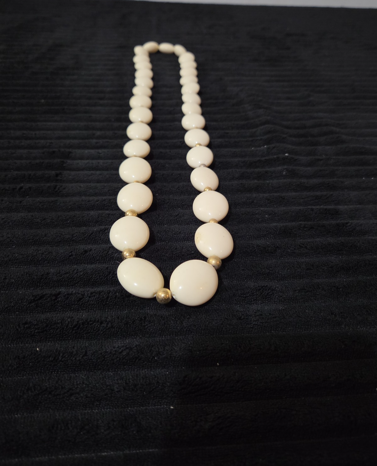 Vintage Cream Lucite Bead Necklace Graduated Flat Oval Disc Chain 32" No Clasp