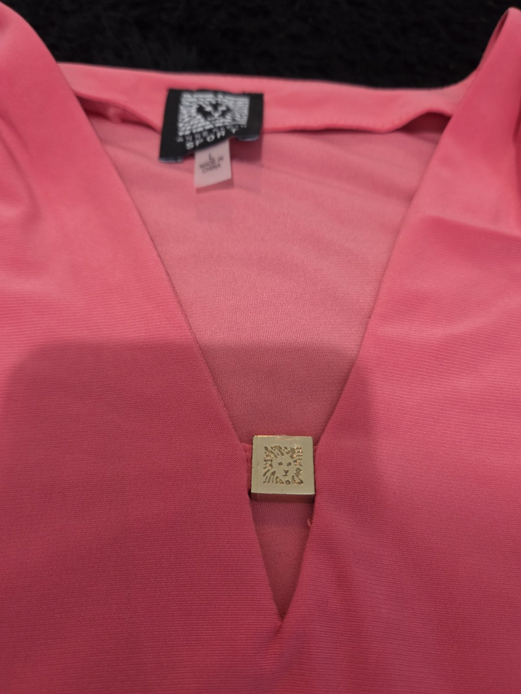 Anne Klein Sport Blouse Coral Lion Logo V-Neck Jersey Career Top Gently Used L