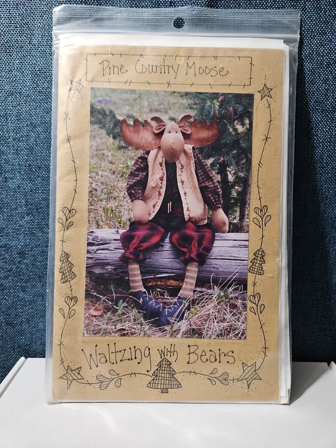 UNCUT 1997 Waltzing With Bears Pattern 108 | Pine Country Moose 31"