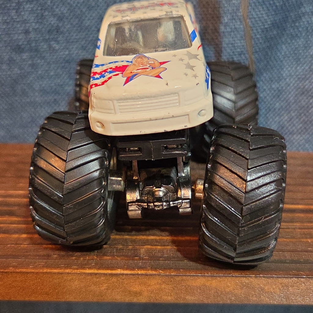 Hot Wheels Monster Jam Madusa Truck Diecast 2011